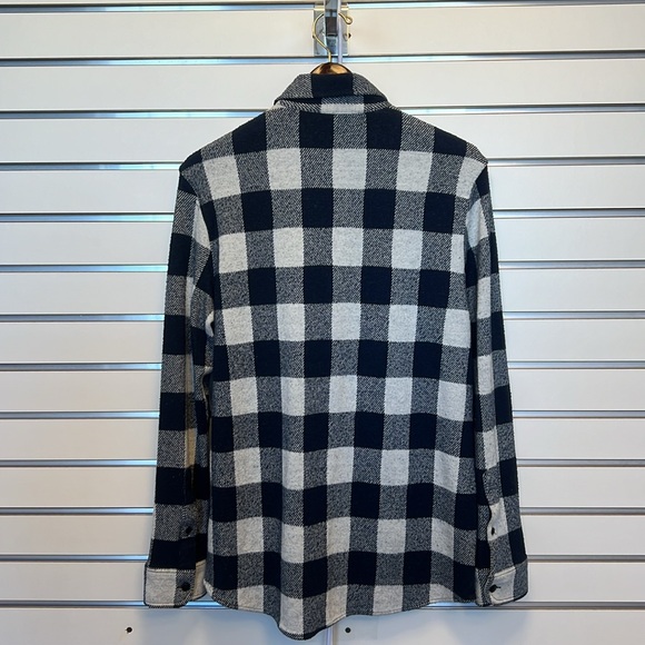 Faherty super soft button down. 62% Polyester 33% Viscose 3% Elastane - Picture 2 of 2